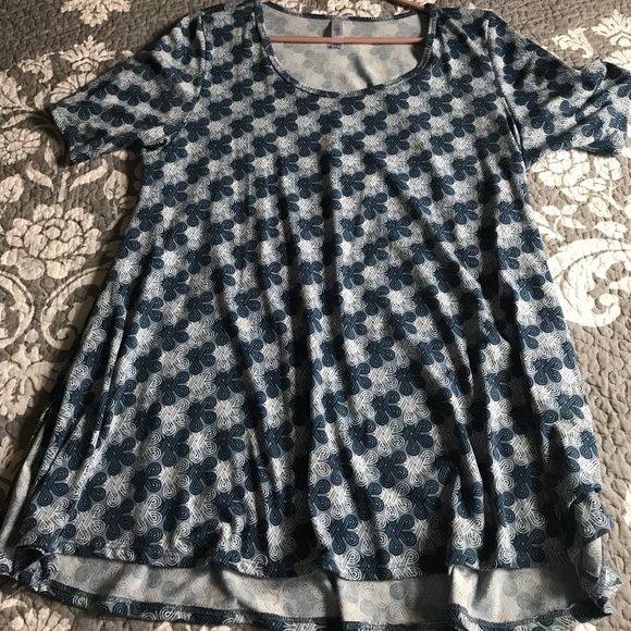 LULAROE CLASSIC T - Picture 2 of 3